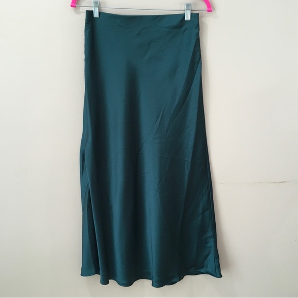 NWT Rachel Zoe 2-Pc Set Dark Green Short Sleeve Sweater Satin Midi Skirt Women S - Picture 5 of 7